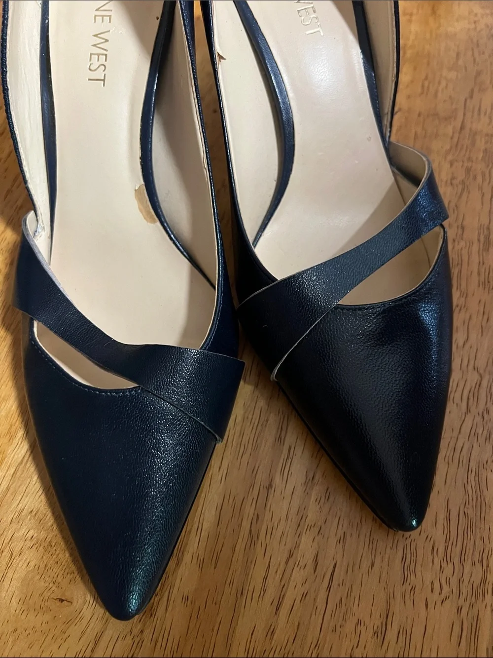 Nine West Black Pointed-Toe Cross-Strap Pumps 6.5